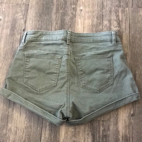 H&M shorts - Picture 2 of 3